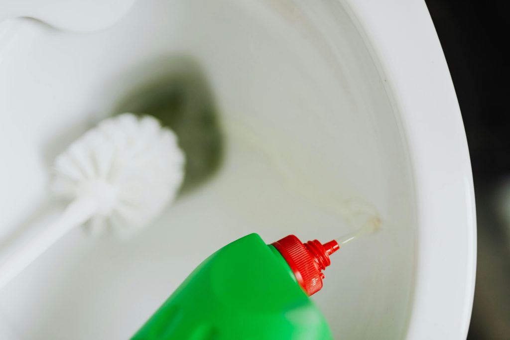 how to keep toilet bowl clean
